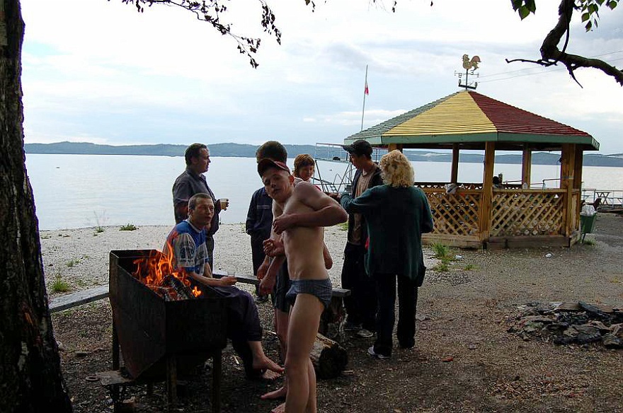 6. am see.JPG - Chelabinsk ist ein Seenparadies. Wird es einem heiss...